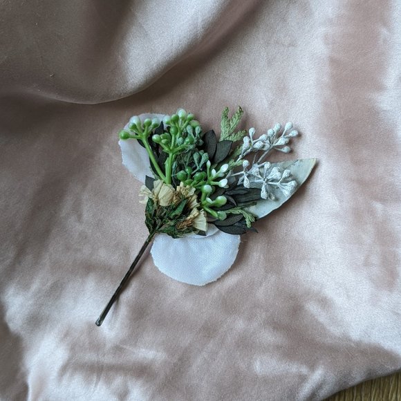 Bridal hair comb - Eucalyptus Burgundy Red Flower with Greenery - Picture 6 of 8